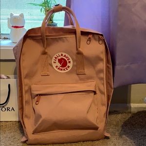 Pink Fjallraven Kanken 16L